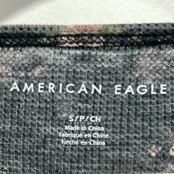 AEO Dark Blue Floral Short Sleeve Crop Top - Size Small - Picture 4 of 8